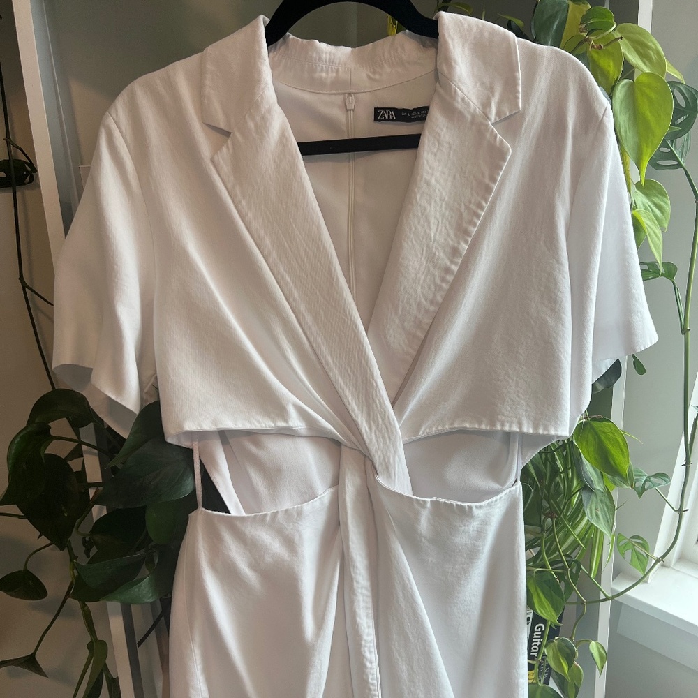 Zara Women's cut out white collar dress